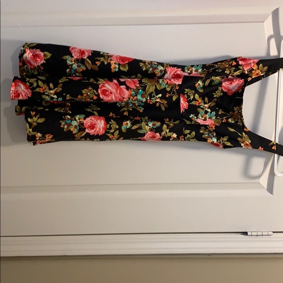 XiRENA Dresses & Skirts - Floral cocktail dress